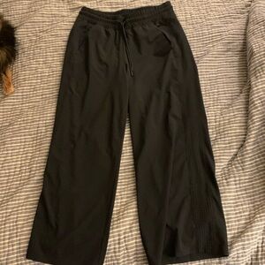 Athleta Avenue Wide Leg Crop Sz 4